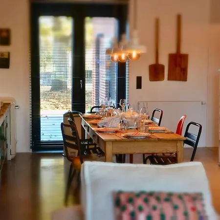 Holiday home Chez Clara, Au Bord De La Lesse