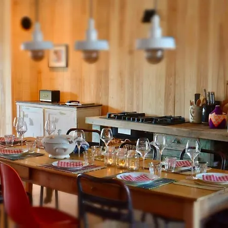 Holiday home Chez Clara, Au Bord De La Lesse