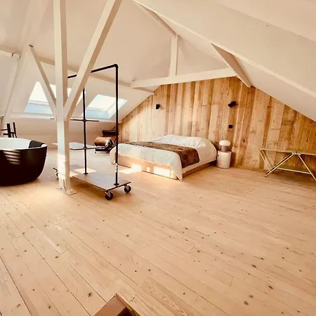 Chez Clara, Au Bord De La Lesse Holiday home